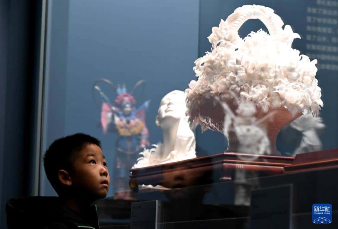“一色万象——白瓷艺术展”亮相河北博物院