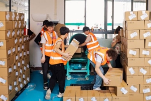 黄子韬直播30分钟售罄50万单！朵薇官方回应：全力生产保障发货