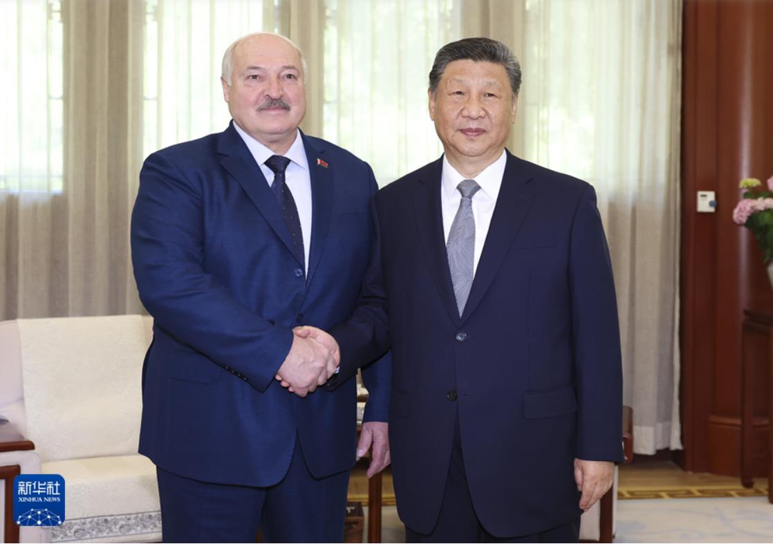 习近平会见白俄罗斯总统卢卡申科