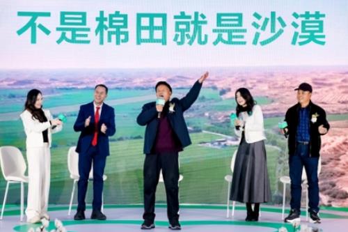 郭晶晶亮相全棉时代秋冬大秀，诠释“家有全棉更舒适”