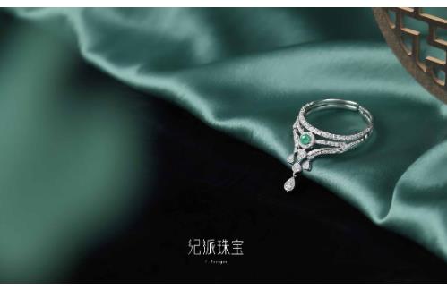 订婚结婚钻戒怎么选？一文读懂4C参数+5大国货品牌实测推荐（2026版）